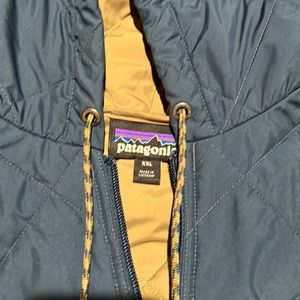 Patagonia quilted she’ll jacket, Navy with brown quilted interior
